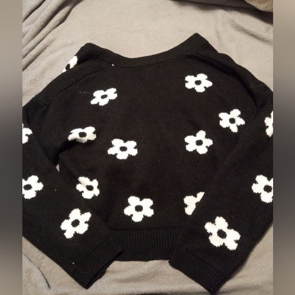 Black and White Flower Cardigan - Picture 2 of 2